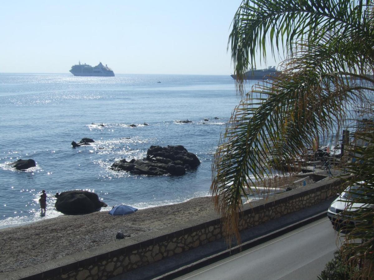 Casa Nicole Fronte Mare Βίλα Giardini Naxos Εξωτερικό φωτογραφία